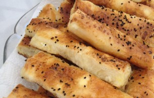 Baklavalık Yufkadan Peynirli Börek Tarifi