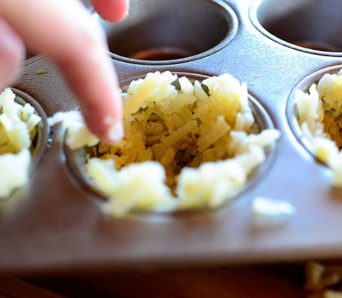 Fırında Yumurtalı Kahvaltılık Patates - PAtatesleri bastırın
